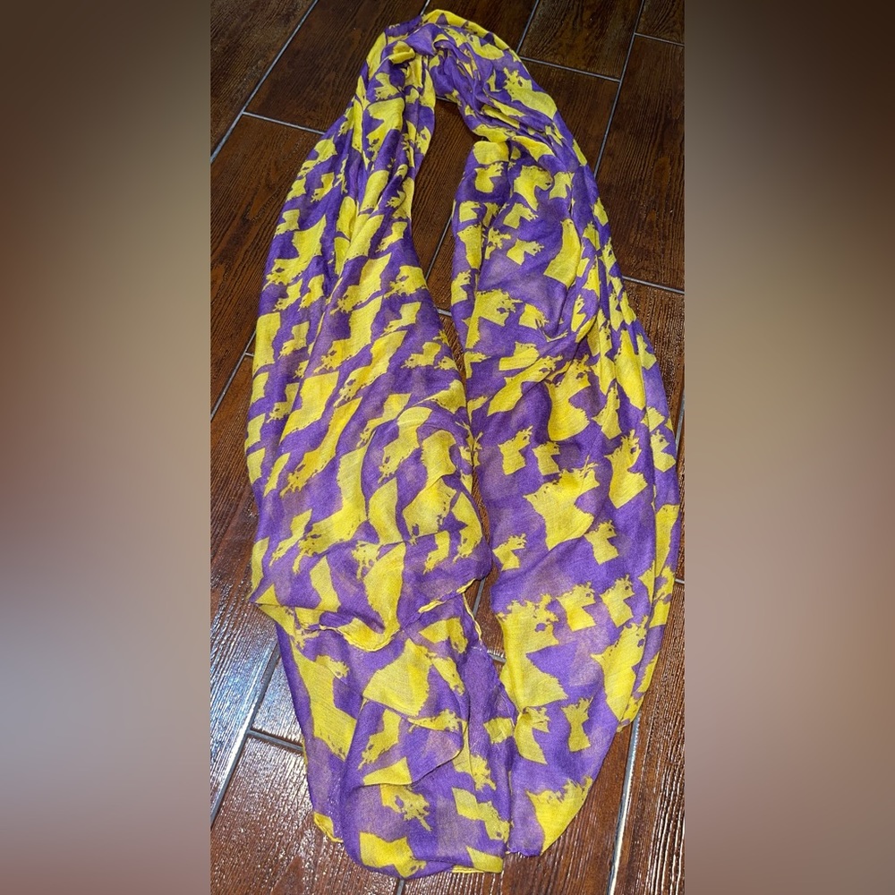 Oversized Purple and Gold Scarf with Louisiana State Symbol - Picture 3 of 8